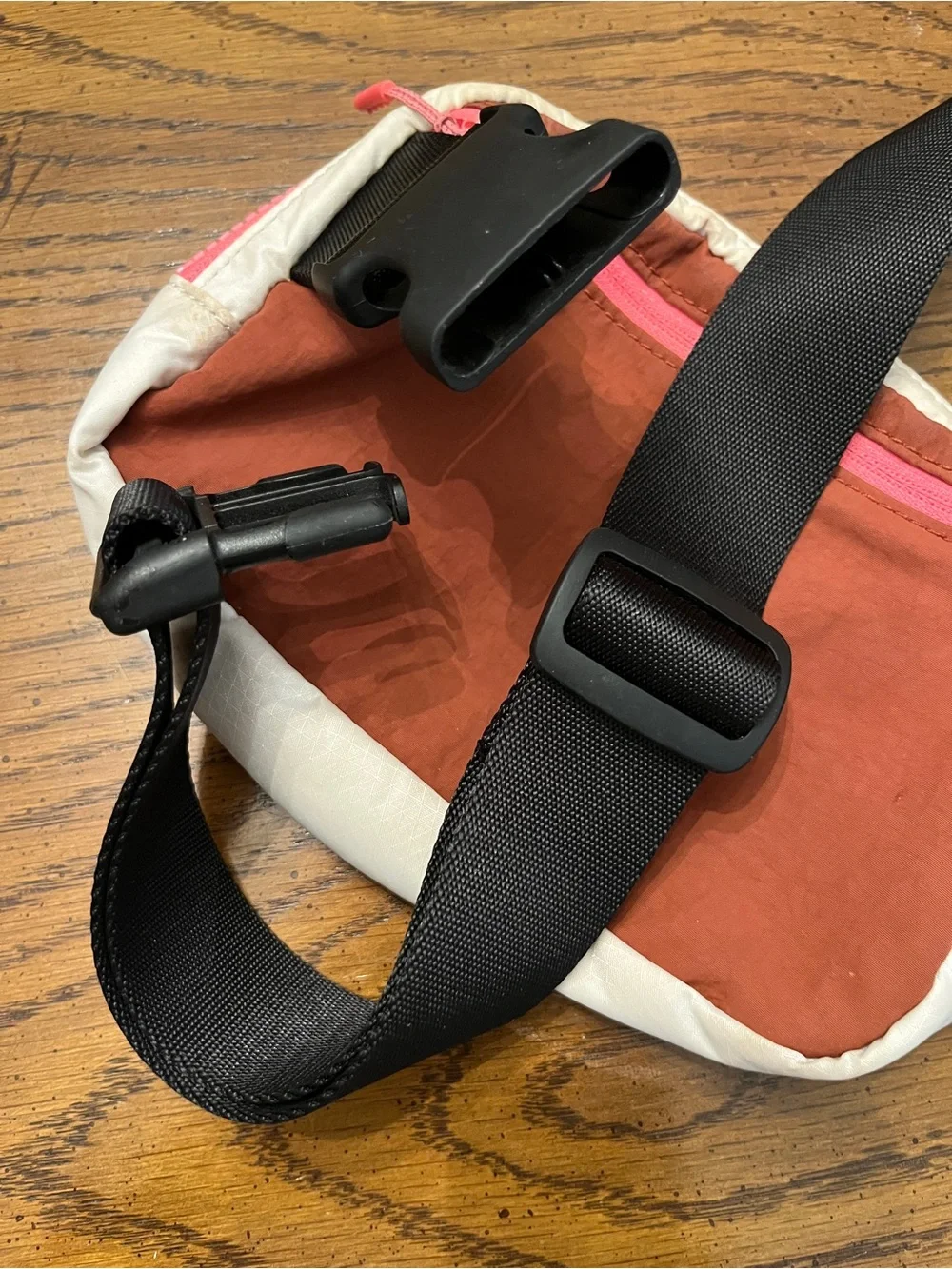 Lululemon Everywhere Belt bag in dark terracotta